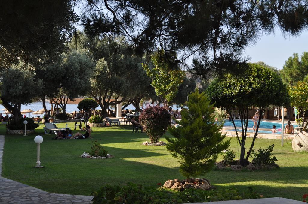 Club Mackerel Holiday Village Foça Extérieur photo