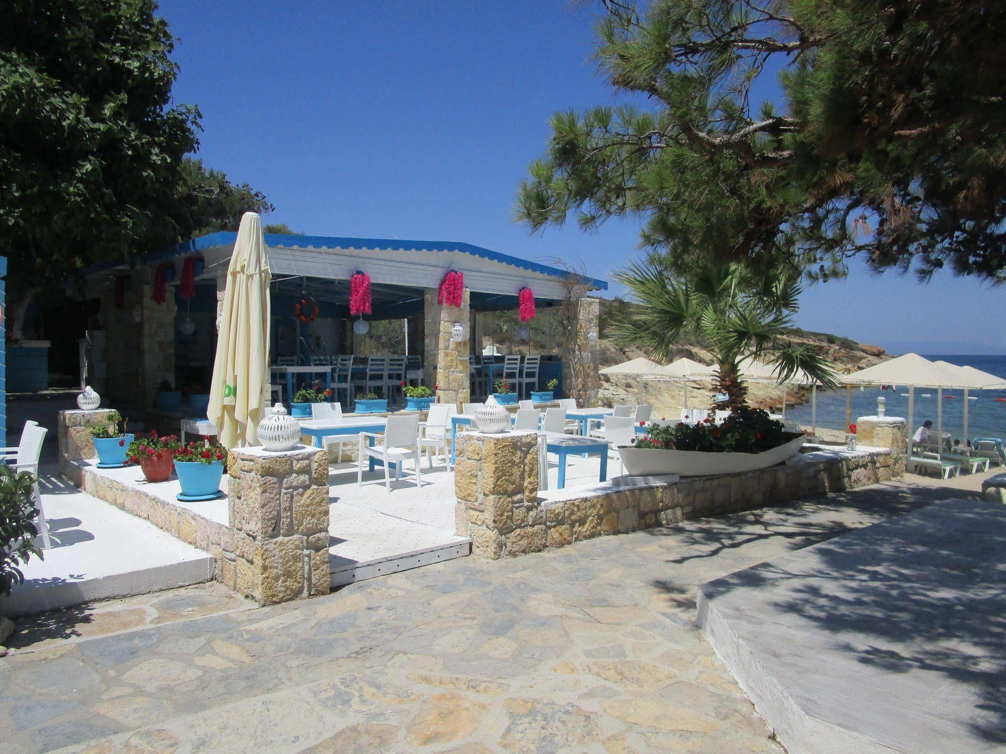Club Mackerel Holiday Village Foça Extérieur photo